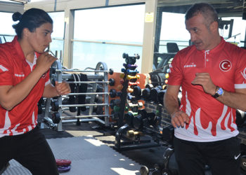 Dünya şampiyonu milli boksör Busenaz Sürmeneli, Tokyo Olimpiyat Oyunları'na hazırlanıyor