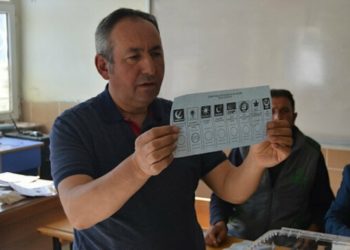 Düşen oylarla kazanmayı 'başarı' sayan AKP'li isme ünlü anketçiden tokat gibi yanıt