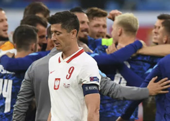 EURO 2020 E Grubu maçında Slovakya, Polonya'yı 2-1 mağlup etti