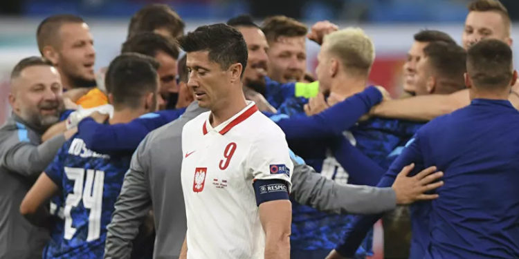 EURO 2020 E Grubu maçında Slovakya, Polonya'yı 2-1 mağlup etti