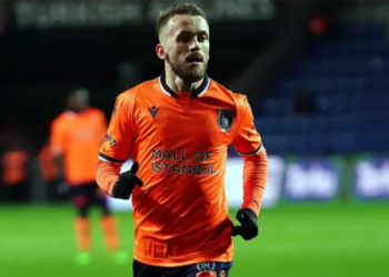 Edin Visca, takımdan ayrılmak istediğini Başakşehir yönetimine iletti