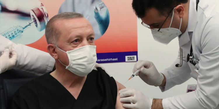 Erdoğan "3 doz aşımı oldum" demişti; CHP'den tepki geldi: AKP'lilerin el altından aşı olduğunu söylemiştik, iddiamız doğru çıktı