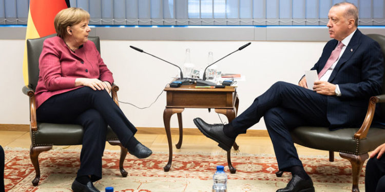 Erdoğan ve Merkel Brüksel'de bir araya geldi