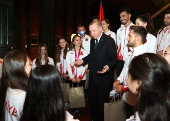 Erdoğan’dan şampiyon sporculara ‘madalyaları çaldırmayın’ uyarısı