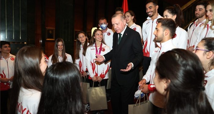 Erdoğan’dan şampiyon sporculara ‘madalyaları çaldırmayın’ uyarısı