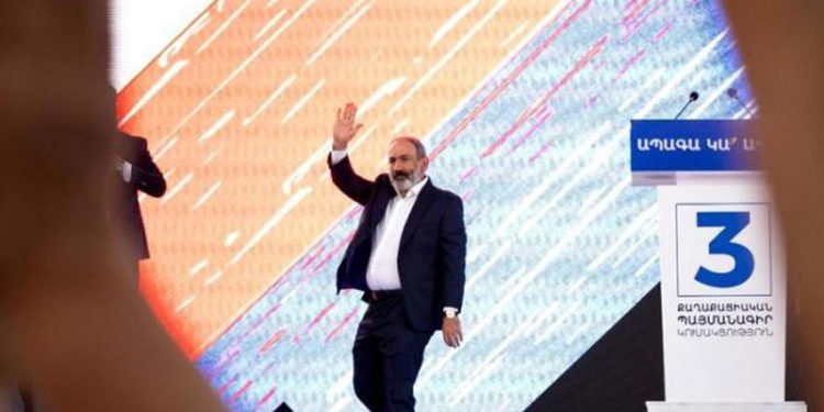 Ermenistan, erken seçim için sandık başında