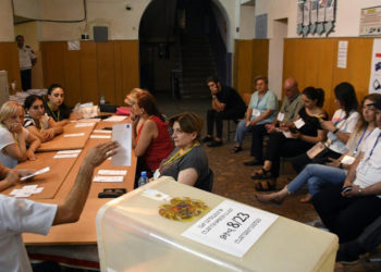 Ermenistan’daki seçimi Paşinyan açık ara fark ile önde götürüyor