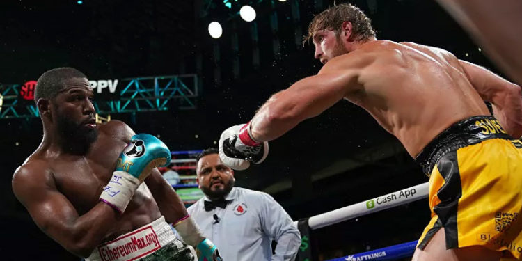 Eski boks yıldızı Mayweather, YouTuber Paul'u yenemedi