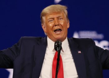 Facebook, Trump'ın hesabını iki yıllığına askıya aldı