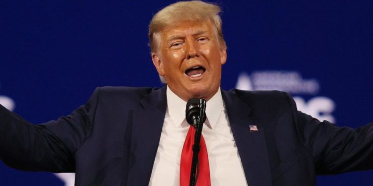 Facebook, Trump'ın hesabını iki yıllığına askıya aldı