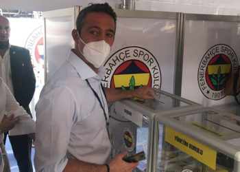 Fenerbahçe Başkanı Ali Koç, oyunu kullandı