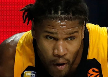 Fenerbahçe Beko, ABD'li pivot Devin Booker ile anlaşma sağladı