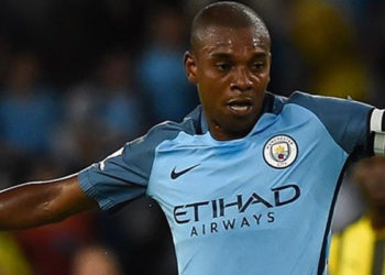 Fernandinho bir sezon daha Manchester City'de