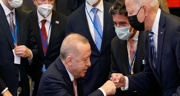 Financial Times’ın manşetten kullandığı fotoğraf AKP’lileri kızdırdı