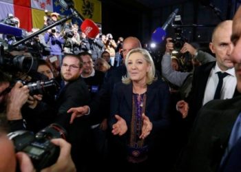 Fransa'da b&ouml;lgesel se&ccedil;im: Zafer bekleyen aşırı sağ yenilgiye uğradı