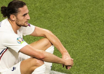 Fransa'nın EURO 2020'den elenmesi ülke basınına 'hayal kırıklığı' olarak yansıdı