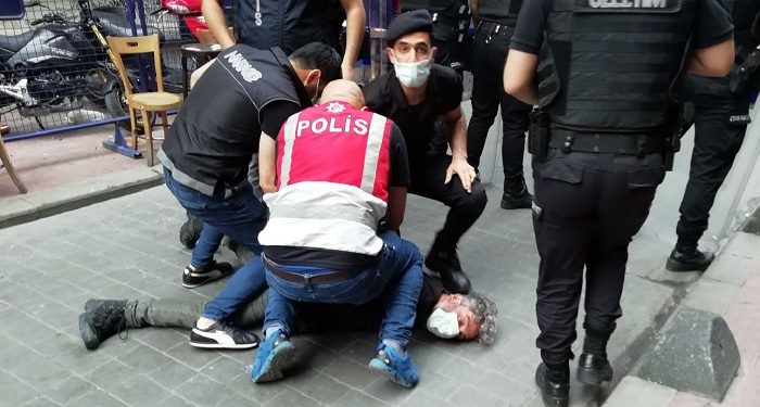 Gazeteciye şiddet uygulayan polislere soruşturma!