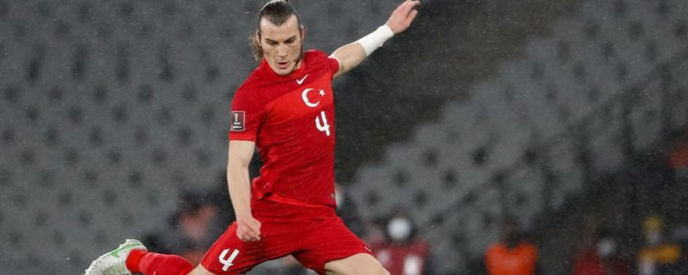 Guardian, Çağlar Söyüncü'yü yazdı: 'Türk futbolunu dönüştüren öncü defans oyuncusu'