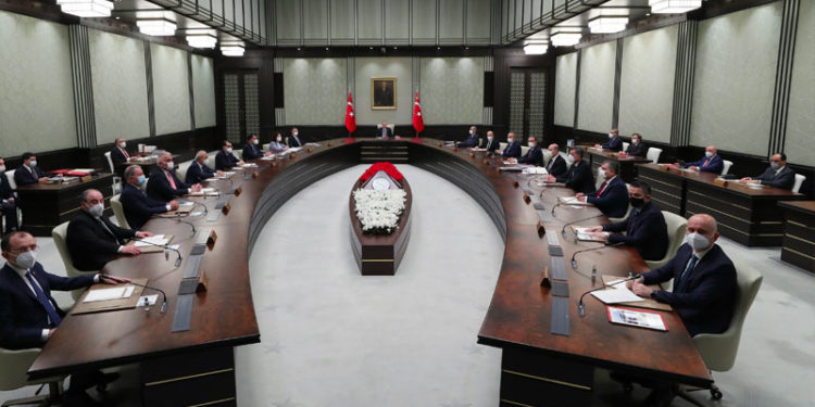Gözler Kabine toplantısında: Pazar kısıtlamasının kaldırılması, sokağa çıkma yasağı saatleri konuşulacak
