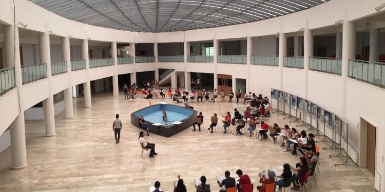 Güzel Sanatlar fakültelerinde uzaktan eğitim: Youtube'dan video izlemek gibi