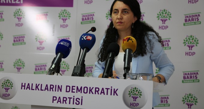 HDP Sözcüsü Günay konuşuyor  CANLI