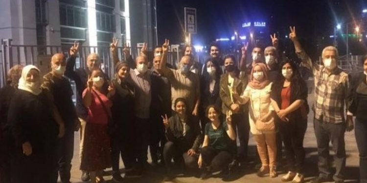 HDP’li yöneticiler, parti çalışmaları gerekçesiyle tutuklandı