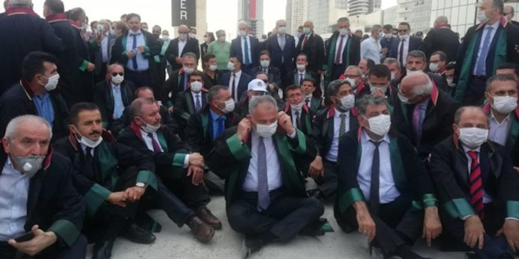 Hak savunucularından barolara destek