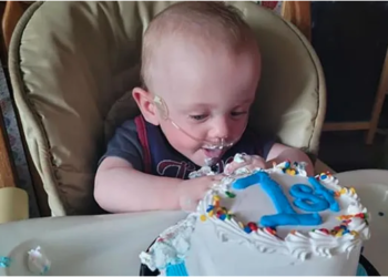 "Hayatta kalan en prematüre bebek", 1 yaşına girdi