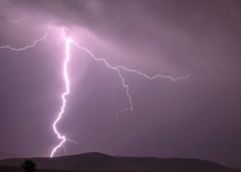 Hindistan’da çiftçilerin üzerine yıldırım düştü: 27 ölü
