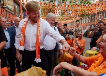 Hollanda Kralı sosyal mesafeye uymadı, hükümet tepki gösterdi: Kurallar herkes için geçerli