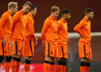 Hollanda Milli Takımı'nın 6 futbolcusunun aşı olmayı reddetmesi tartışma yarattı