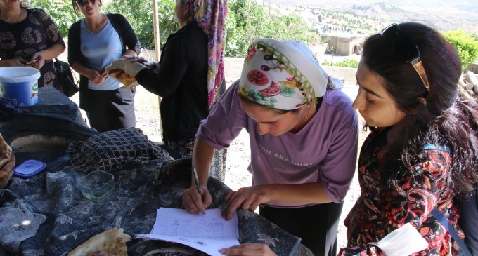 Kürtçe için köy köy imza topluyorlar