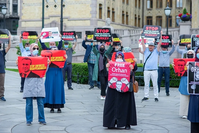 Kaçırılan eğitimci Orhan İnandı için Oslo’da protesto