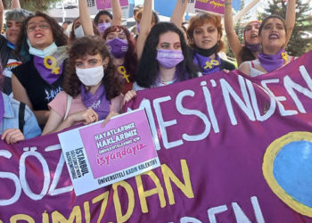 Kadınlar, “İstanbul Sözleşmesi’nden vazgeçmiyoruz” demek için buluştu