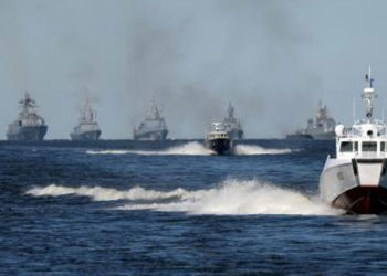 Karadeniz'de gerilim: Rusya'dan İngiliz savaş gemisine uyarı ateşi