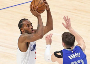 Kawhi Leonard 45 sayıyla şov yaptı; Los Angeles Clippers, seriyi son maça taşıdı