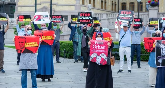 Kaçırılan eğitimci Orhan İnandı için Oslo’da protesto