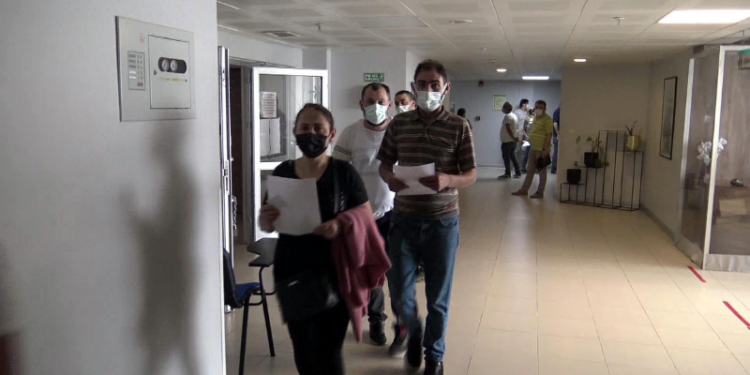 Koronavirüs salgınında 30 yaşı ve üzerindekilere aşılama başladı