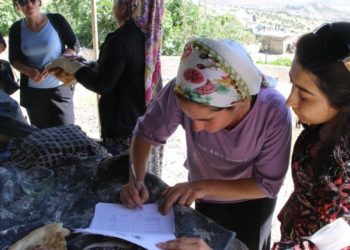 Kürtçe için köy köy imza topluyorlar