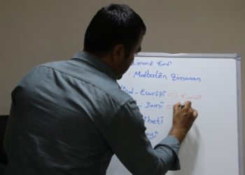 Kürtçe kampanyaya destek sürüyor