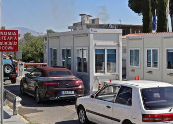 Kıbrıs'ta sınır kapıları yeniden açıldı