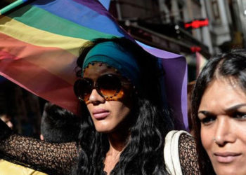 LGBTİ+'lar yasaklara rağmen Taksim'de