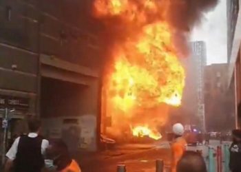 Londra'da tren istasyonunda yangın