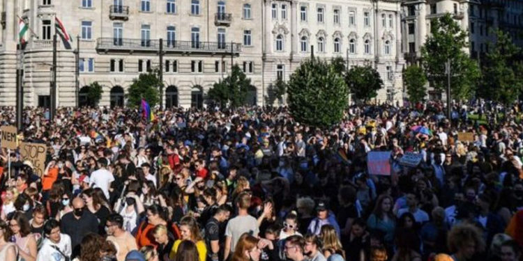 Macaristan Parlamentosu, LGBTİ+ haklarını kısıtlayan yasayı kabul etti