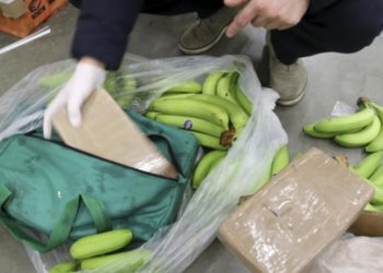 Market &ccedil;alışanları polis &ccedil;ağırdı: Muz kolilerinden 160 kilo kokain &ccedil;ıktı