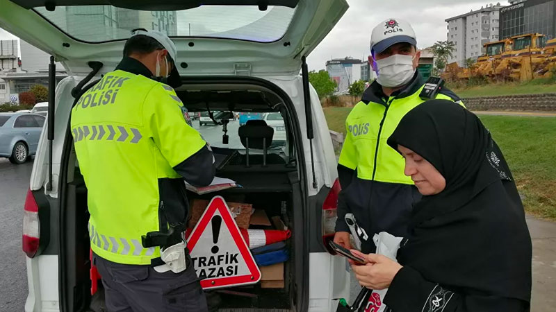 Maske cezasının makbuzunu yırttı; "Bana anayasadaki kanunu gösterir misiniz, hangi maddede var?"