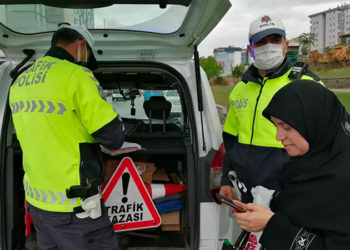 Maske cezasının makbuzunu yırttı; "Bana anayasadaki kanunu gösterir misiniz, hangi maddede var?"