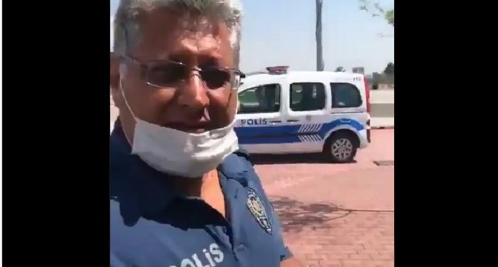 Maske takmayan polisleri uyaran gazeteci darp edildi
