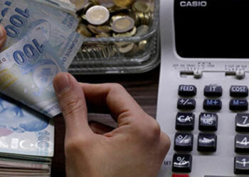 Mayıs'ta ticaret ciro endeksi yüzde 5.4; hizmet ciro endeksi yüzde 2.7 azaldı