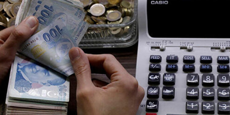 Mayıs'ta ticaret ciro endeksi yüzde 5.4; hizmet ciro endeksi yüzde 2.7 azaldı